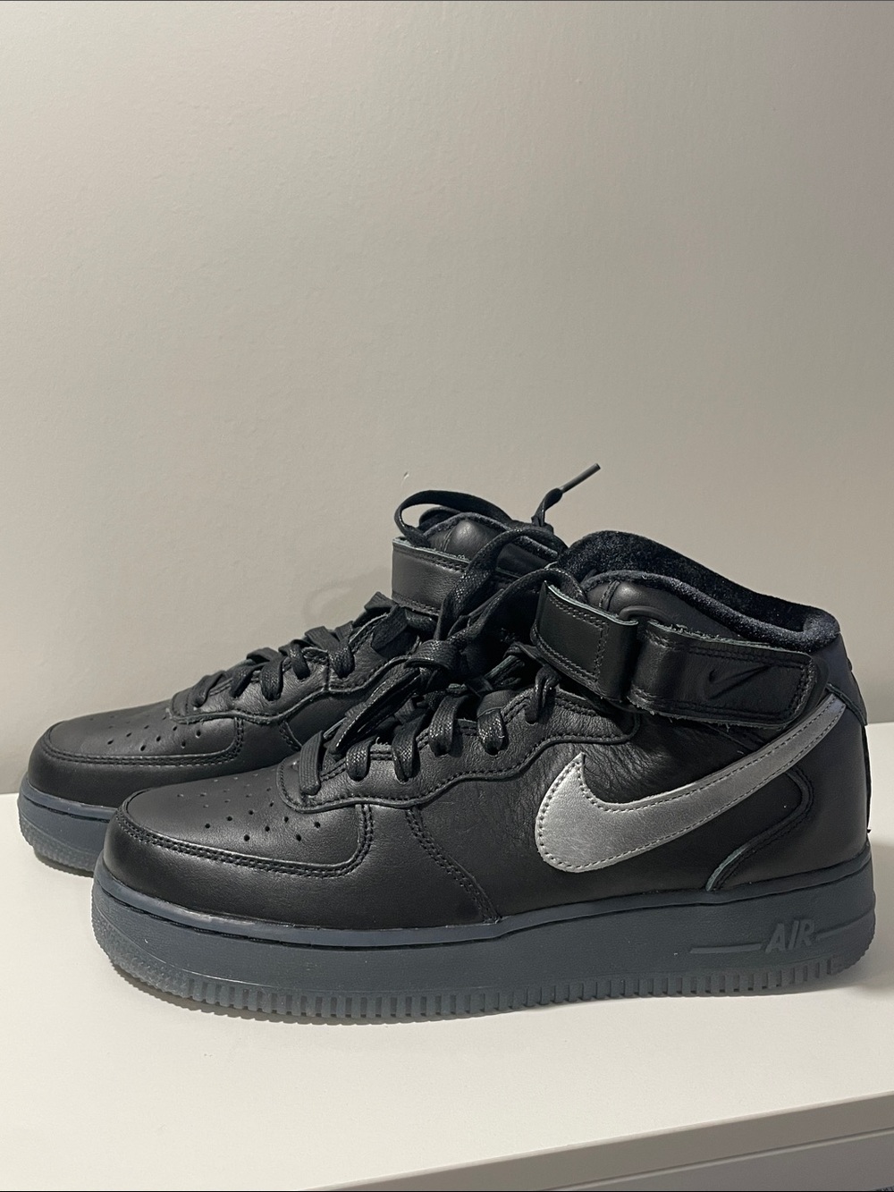 Unisex Nike Air Force 1 Mid 07 Premium Women’s 9.5, Men’s 8